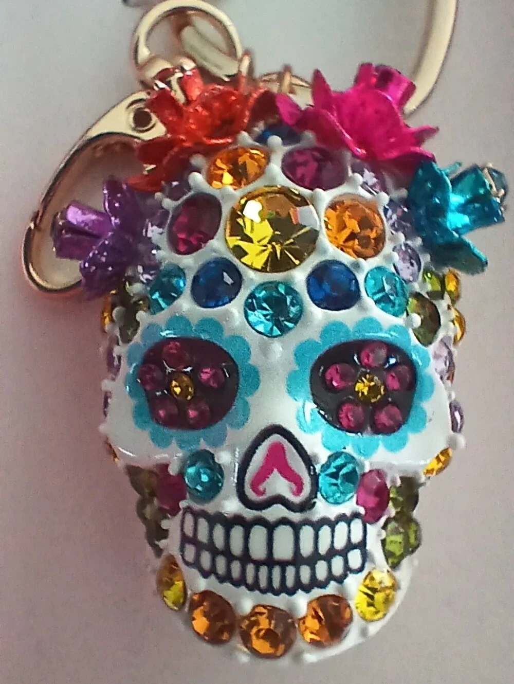 Betsey Johnson Multi‑Color Sugar Skull Keychain – Gold‑Tone – Bold & Collectible